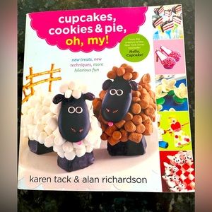 Cookbook “cupcakes, cookies &  pie oh my”.